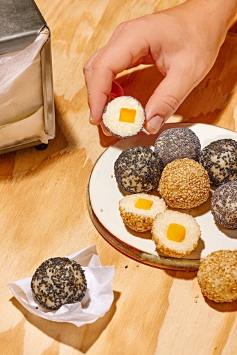 Sticky Rice Ball Hand